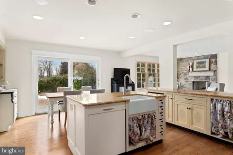 Kitchen - 300 Valley Pl, Wayne, PA 19087 photo 4 of 5