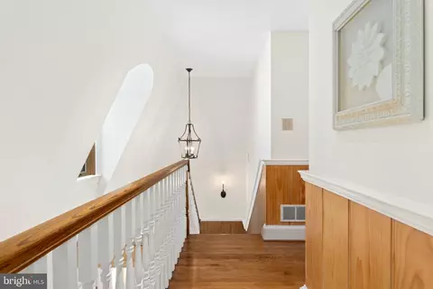 Entry Way - 300 Valley Pl, Wayne, PA 19087 photo 7 of 10