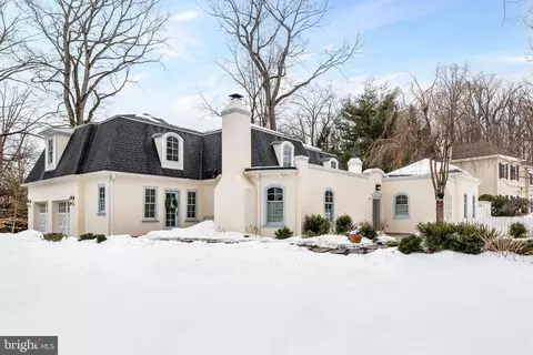 Exterior - 300 Valley Pl, Wayne, PA 19087 photo 2 of 11