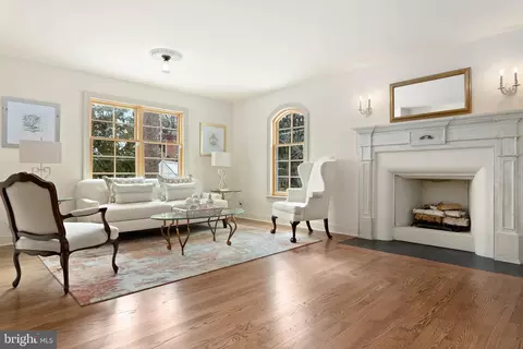 Living - 300 Valley Pl, Wayne, PA 19087 photo 1 of 4
