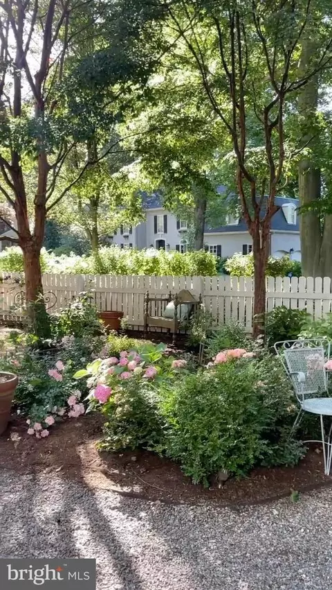 Exterior - 300 Valley Pl, Wayne, PA 19087 photo 11 of 11