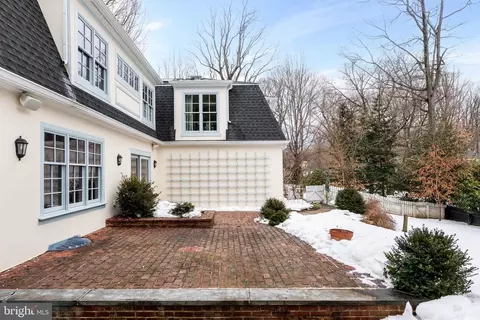 Exterior - 300 Valley Pl, Wayne, PA 19087 photo 5 of 11