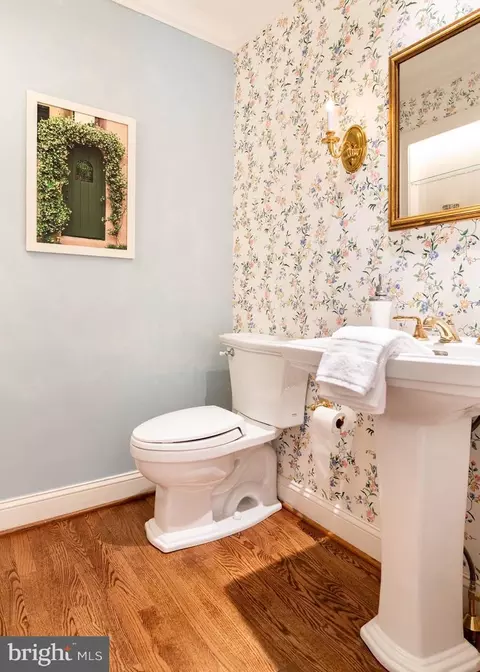Bath - 300 Valley Pl, Wayne, PA 19087 photo 1 of 3