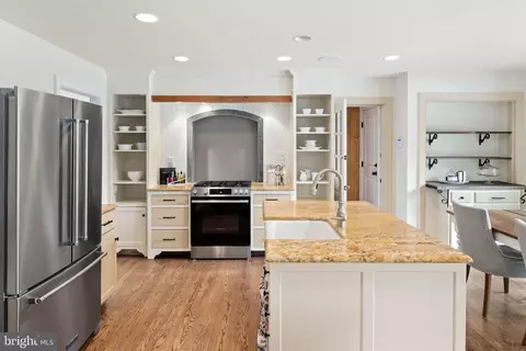 Kitchen - 300 Valley Pl, Wayne, PA 19087 photo 2 of 5