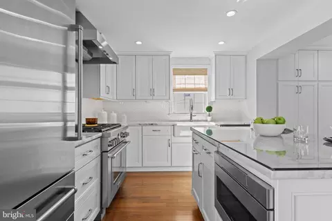 Kitchen - 116 Morningside Cir, Wayne, PA 19087 photo 4 of 5