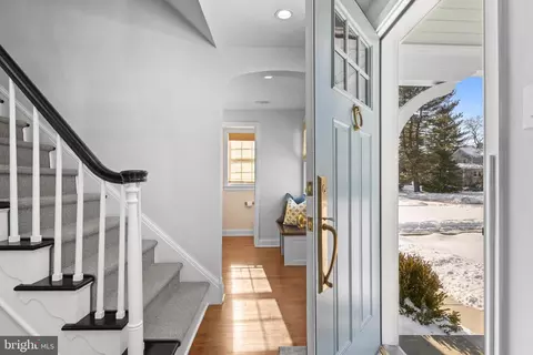 Entry Way - 116 Morningside Cir, Wayne, PA 19087 photo 6 of 13