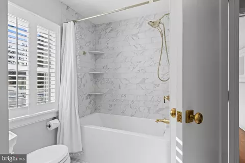 Bath - 116 Morningside Cir, Wayne, PA 19087 photo 2 of 2