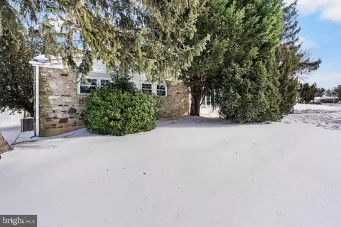 112 Butt Ln, Aston, PA 19014