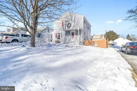 10 Sheridan Ln, Aston, PA 19014