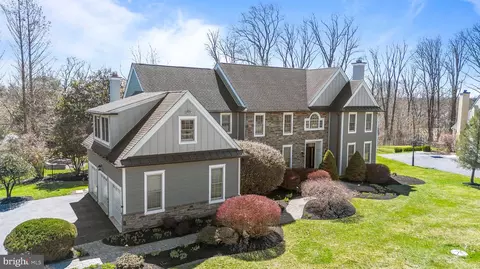 4 Greystone Cir, Newtown Square, PA 19073