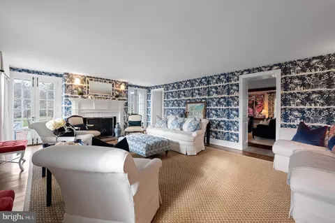 Living - 658 Brooke Rd, Wayne, PA 19087 photo 5 of 6