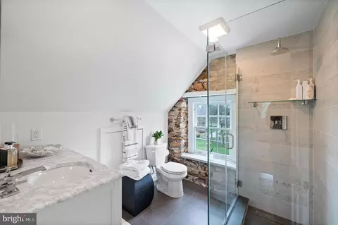 Bath - 658 Brooke Rd, Wayne, PA 19087 photo 6 of 6