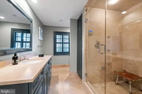 Entry Way - 658 Brooke Rd, Wayne, PA 19087 photo 4 of 5