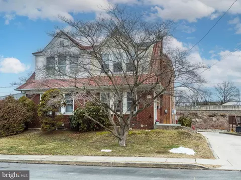 2471 Wynnefield Dr, Havertown, PA 19083