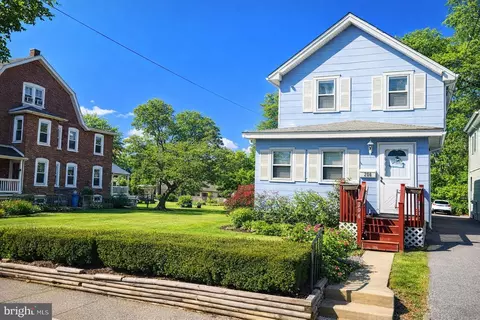 206 Lowrys Ln, Bryn Mawr, PA 19010
