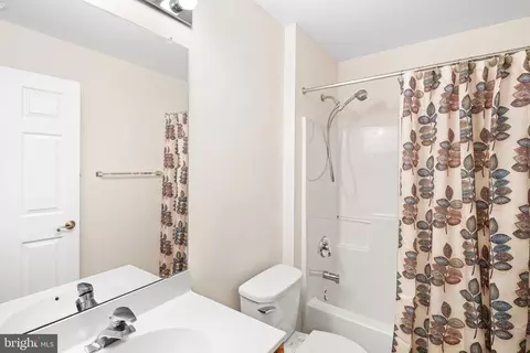 Bath - 1364 Nicklaus Dr, Springfield, PA 19064 photo 1 of 2