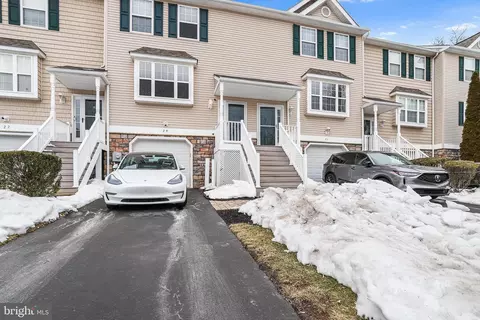 29 Hoag Ln, Aston, PA 19014