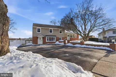 415 Westfield Dr, Broomall, PA 19008