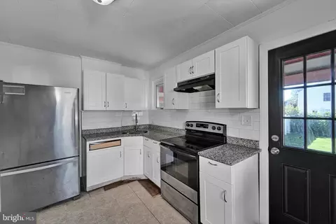 Kitchen - 204 E Avon Rd, Brookhaven, PA 19015 photo 2 of 3