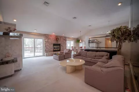 501 Flora Cir, Springfield, PA 19064