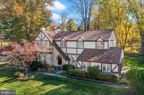 806 Northwinds Dr, Bryn Mawr, PA 19010