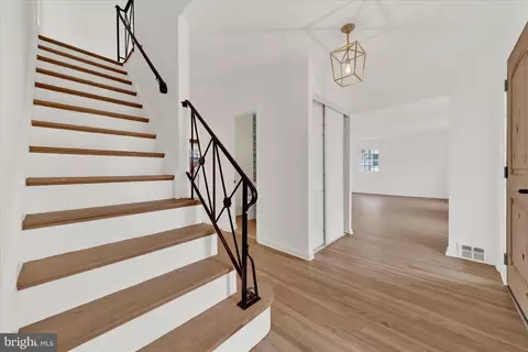 Entry Way - 658 W Rolling Rd, Springfield, PA 19064 photo 1 of 2