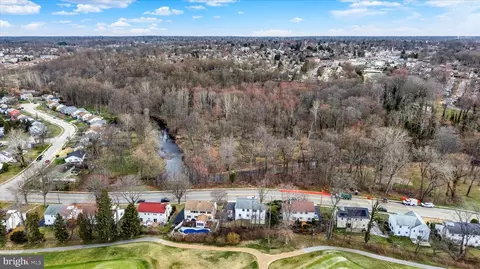 View/Area - 658 W Rolling Rd, Springfield, PA 19064 photo 8 of 9