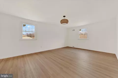 Bedroom - 658 W Rolling Rd, Springfield, PA 19064 photo 7 of 8