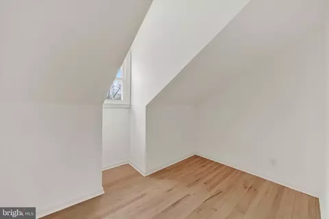 Bedroom - 658 W Rolling Rd, Springfield, PA 19064 photo 3 of 8