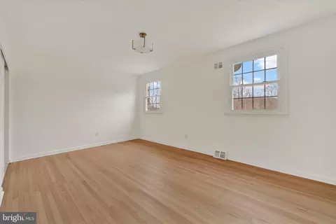 Bedroom - 658 W Rolling Rd, Springfield, PA 19064 photo 6 of 8