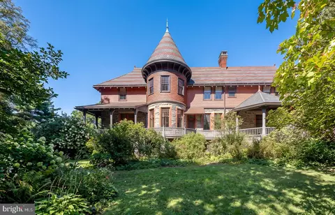 266 Beechwood Dr, Bryn Mawr, PA 19010