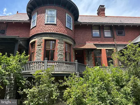 266 Beechwood Dr, Bryn Mawr, PA 19010