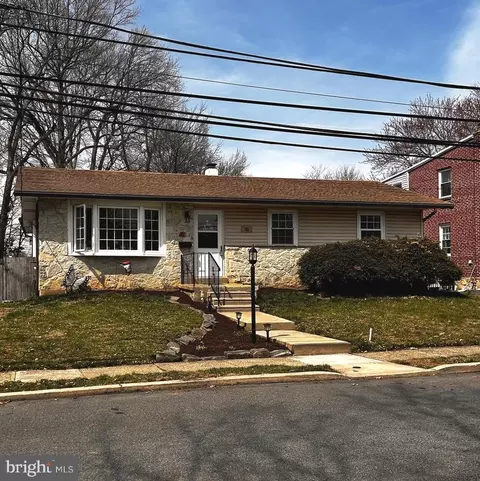 665 Schoolside Ln, Swarthmore, PA 19081