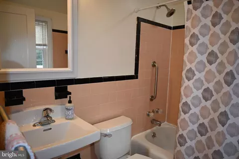 Bath - 514 Springview Ln, Springfield, PA 19064 photo 2 of 2