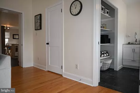Entry Way - 514 Springview Ln, Springfield, PA 19064 photo 2 of 4