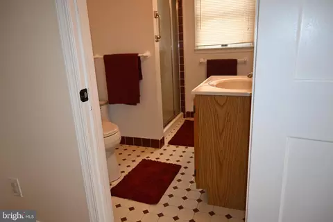 Bath - 514 Springview Ln, Springfield, PA 19064 photo 1 of 2