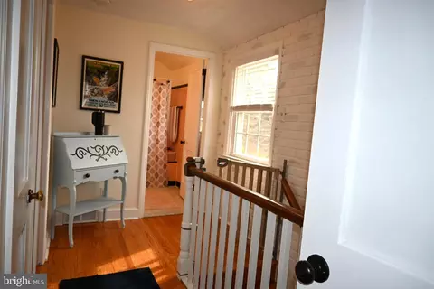 Entry Way - 514 Springview Ln, Springfield, PA 19064 photo 3 of 4