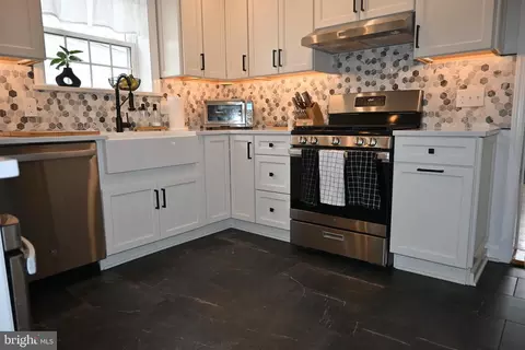 Kitchen - 514 Springview Ln, Springfield, PA 19064 photo 4 of 5