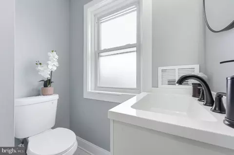 Bath - 227 E Leamy Ave, Springfield, PA 19064 photo 4 of 4