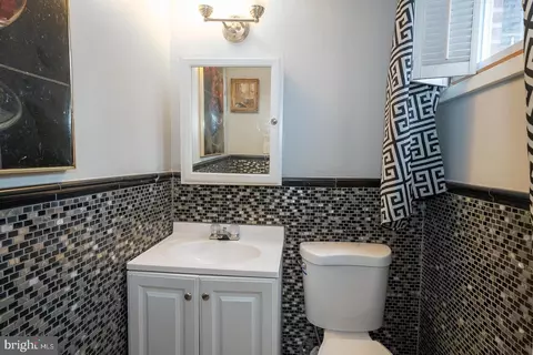 Bath - 65 Eldon, Lansdowne, PA 19050 photo 2 of 2