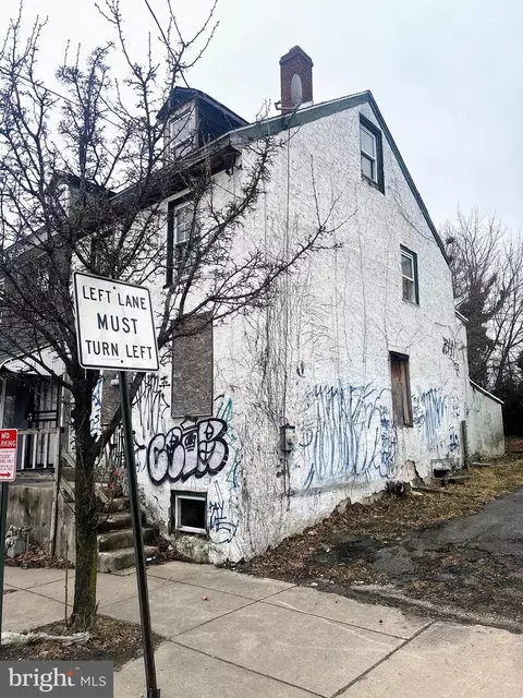 1706 W 2nd St, Chester, PA 19013
