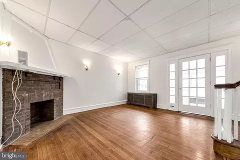 Living - 274 Avon Rd, Darby, PA 19082 photo 1 of 6