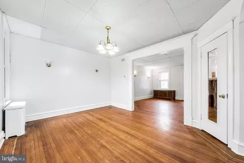 Living - 274 Avon Rd, Darby, PA 19082 photo 5 of 6