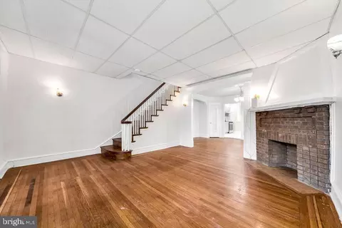 Living - 274 Avon Rd, Darby, PA 19082 photo 3 of 6