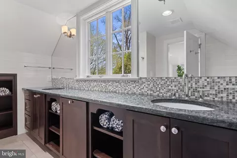 Bath - 185 Biddulph Rd, Wayne, PA 19087 photo 3 of 6