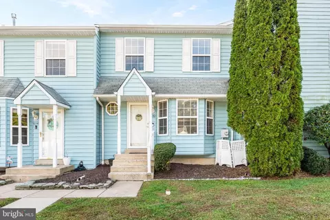 632 Woodgate Ln, Aston, PA 19014