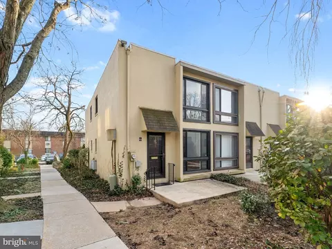 100 E Glenolden Ave #T-13, Glenolden, PA 19036