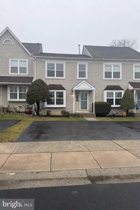 3 Victoria Dr, Aston, PA 19014