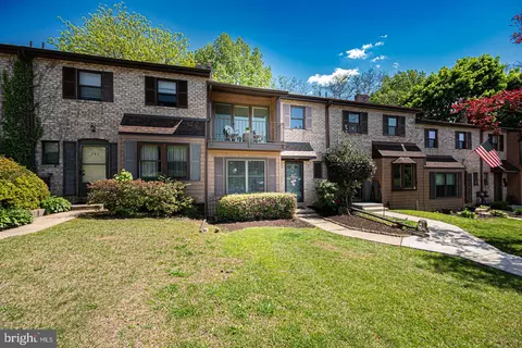 239 Bishop Dr, Aston, PA 19014