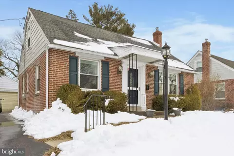 933 Greenbriar Ln, Springfield, PA 19064